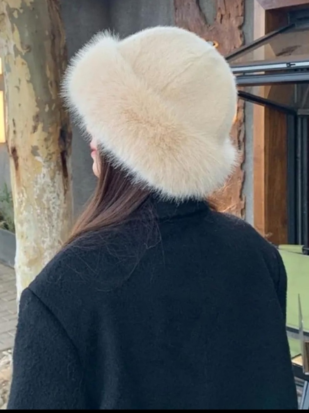 Elegant beige Faux Fur Winter Hat - Soft & Warm Russian Style - Picture 2 of 5